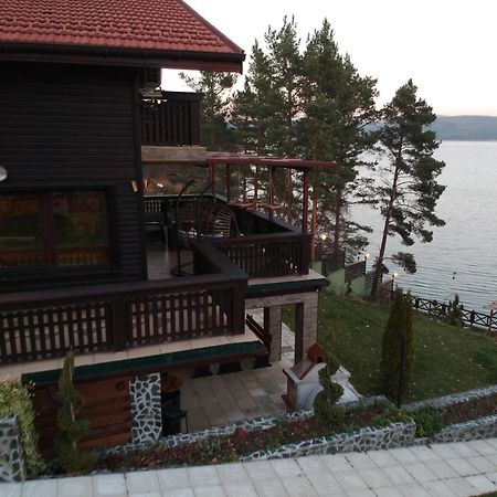 Villa Iskar Lake Residence By Bookvillabg Shtarkelovo Gnezdo Exterior foto