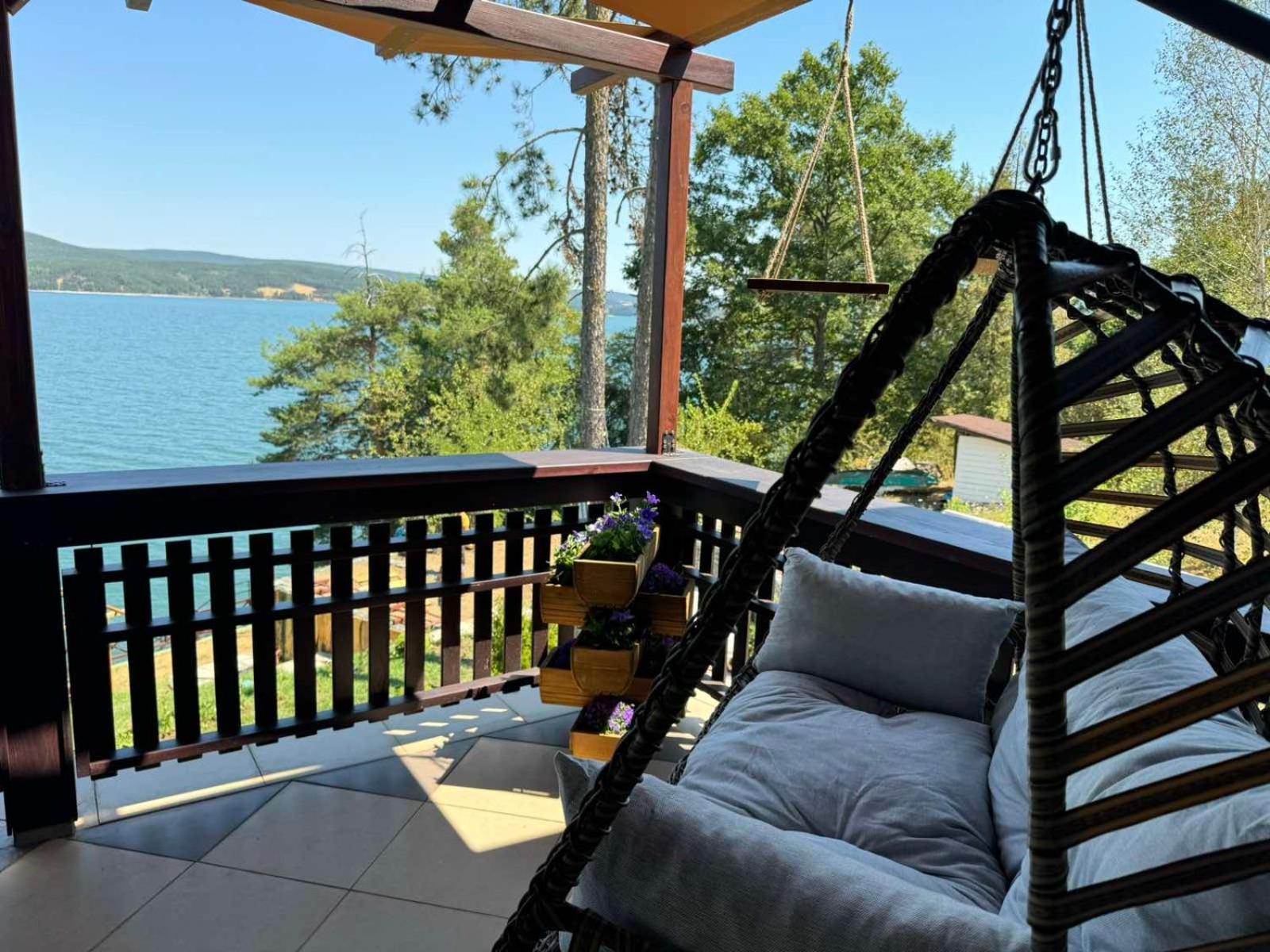 Villa Iskar Lake Residence By Bookvillabg Shtarkelovo Gnezdo Exterior foto