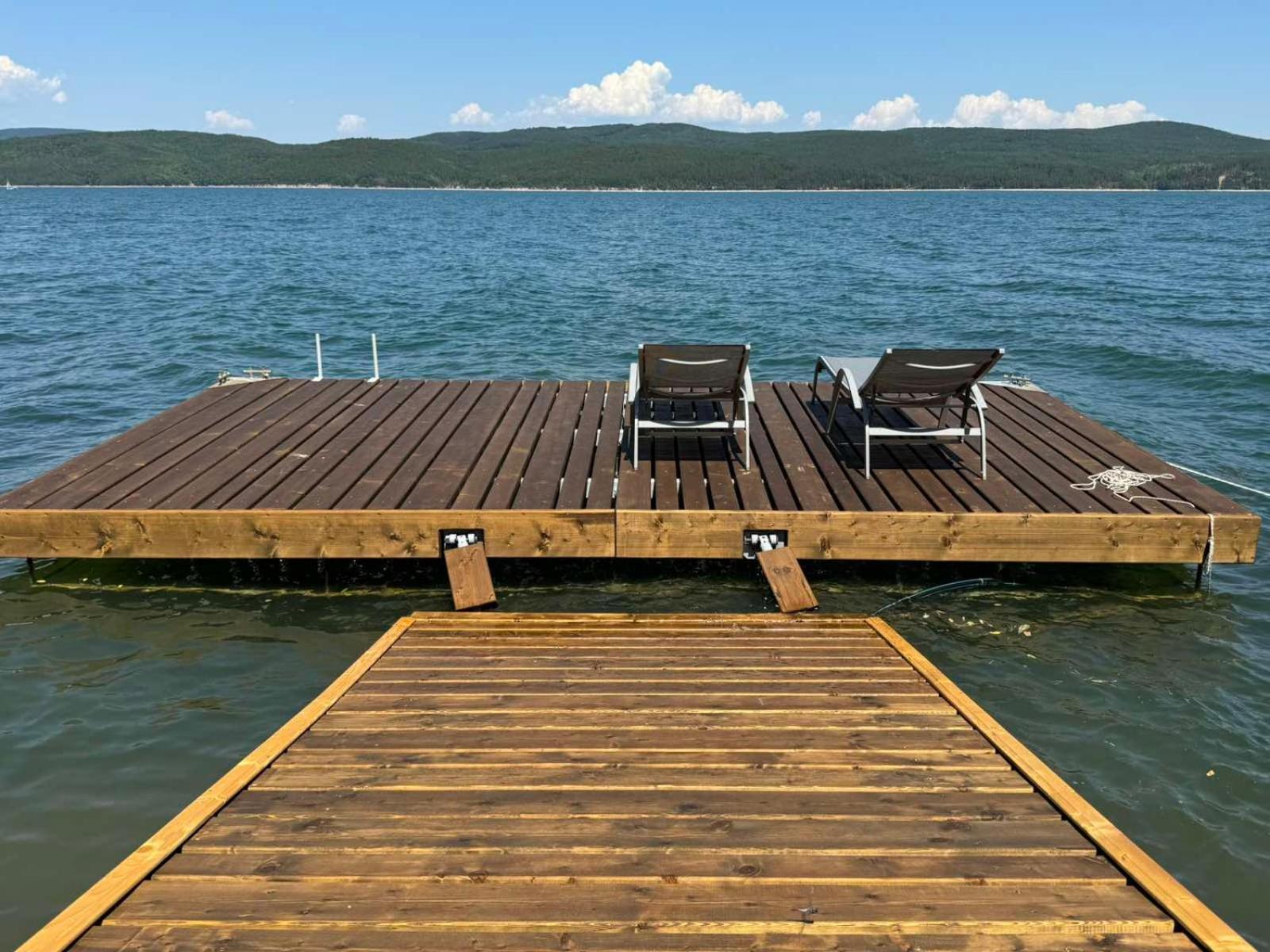 Villa Iskar Lake Residence By Bookvillabg Shtarkelovo Gnezdo Exterior foto