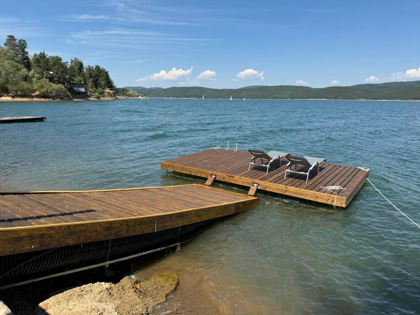 Villa Iskar Lake Residence By Bookvillabg Shtarkelovo Gnezdo Exterior foto