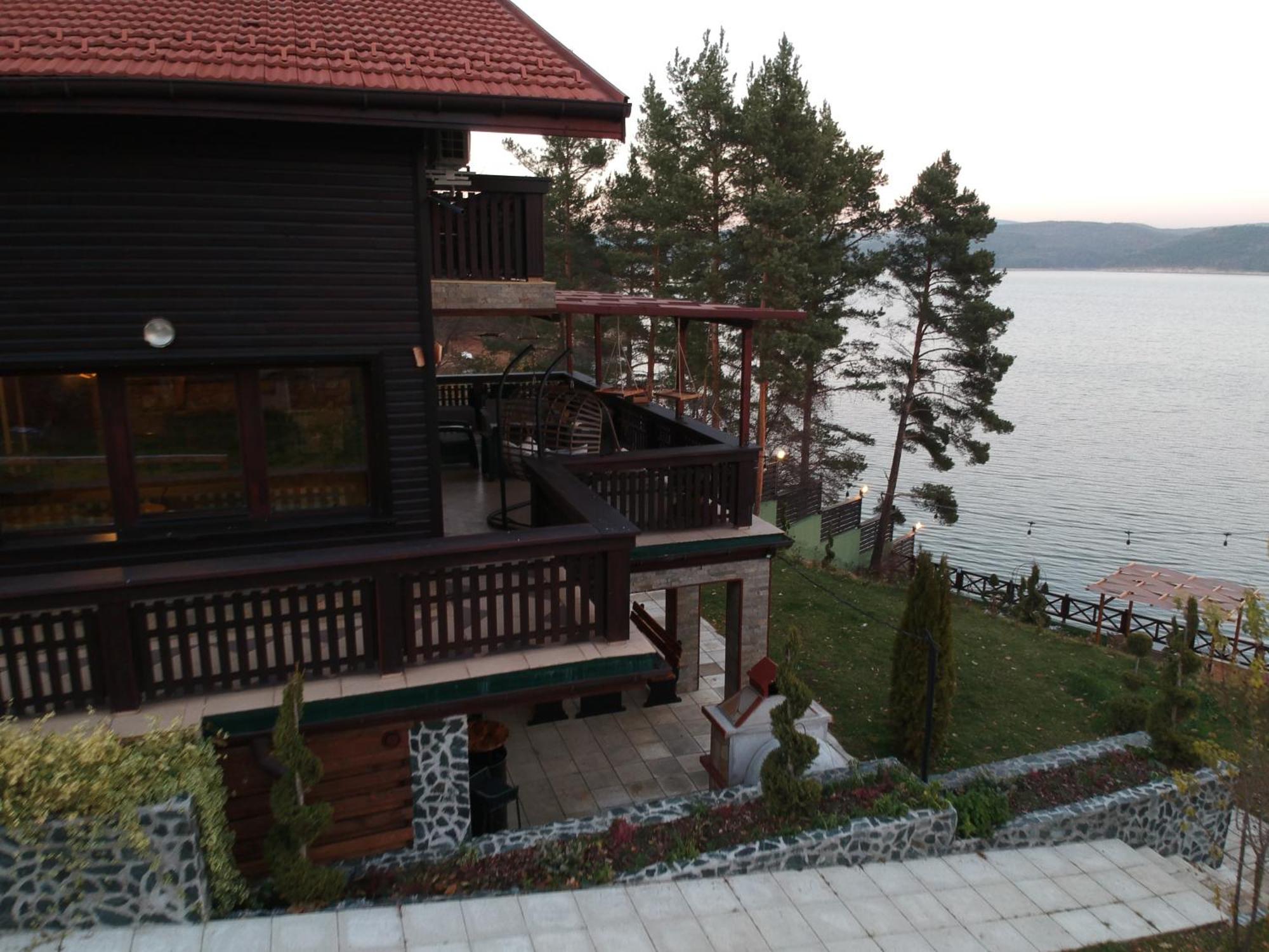 Villa Iskar Lake Residence By Bookvillabg Shtarkelovo Gnezdo Exterior foto
